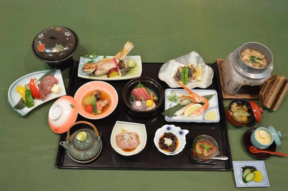 旅館のお食事処