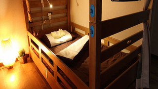 2名予約用 男女混合ドミトリールーム内の二段ベッド