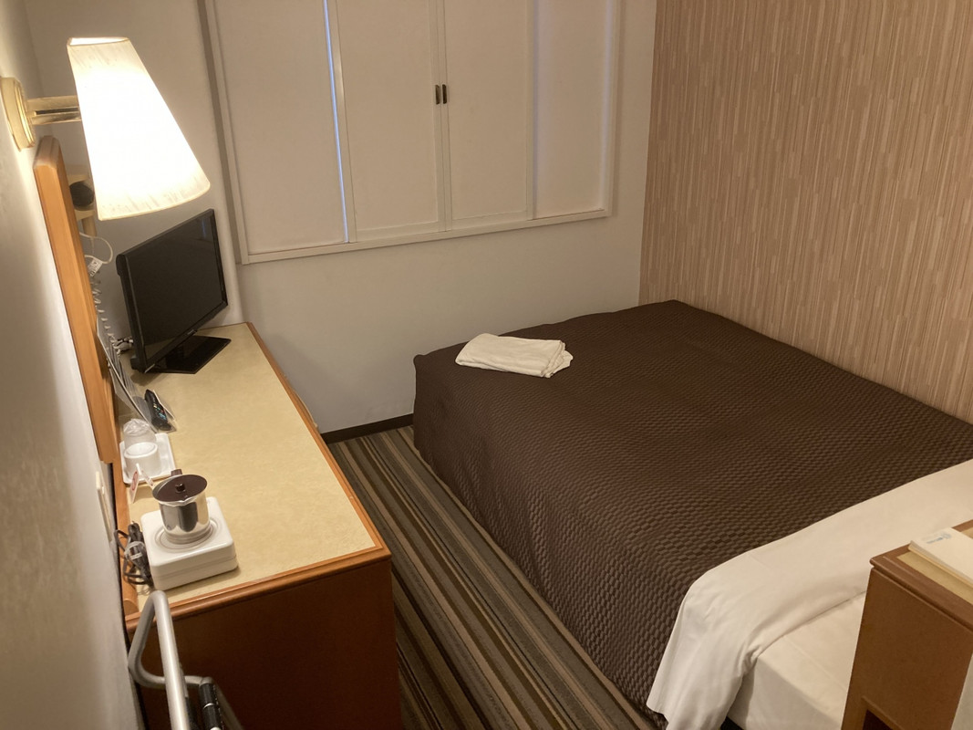 落ち着いた感じで特に問題はない。ベッド付近にコンセントがない