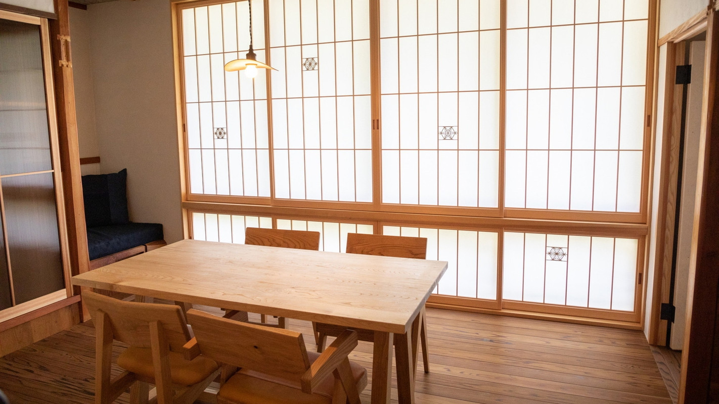 デラックスルーム 四角のテーブル