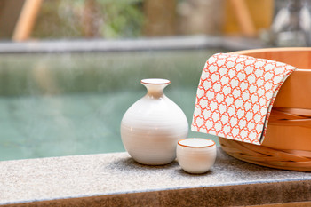 Open-air bath and sake