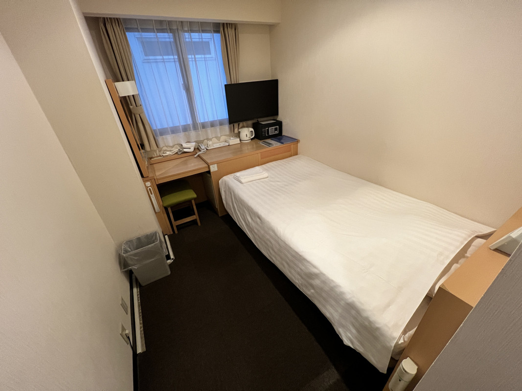 おうっ、狭いね