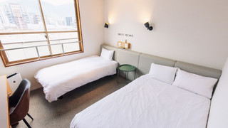 スタジオツインルーム 禁煙 (セミダブルベッド1台およびシングルソファベッド1台）