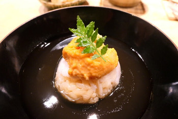 「くろ﨑」 料理 72430347 毛蟹のご飯で作ったのどぐろの蒸し寿司にバフンウニを乗せて餡掛けに
