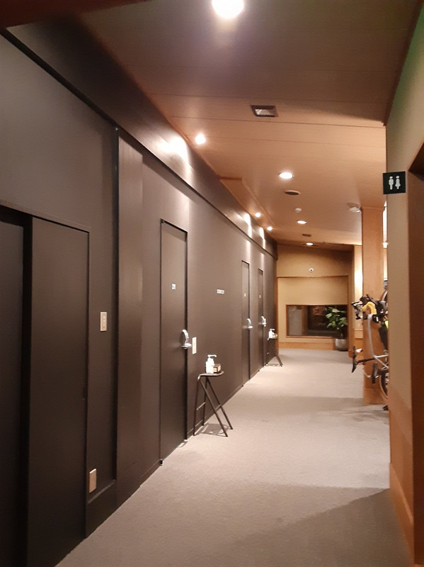 ドアロックは緩い