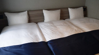 デラックス トリプルルーム シングルベッド 3 台 禁煙