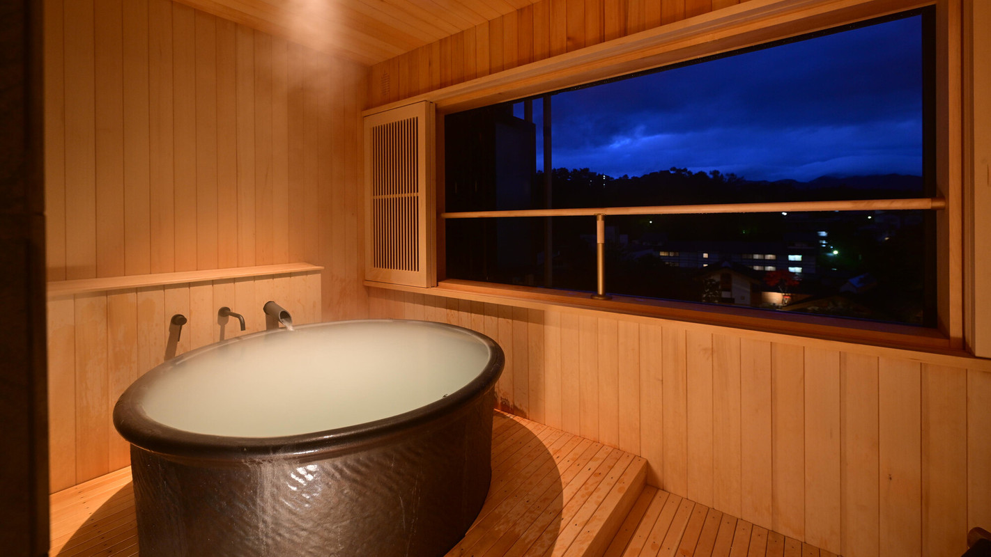 デラックスの半露天風呂