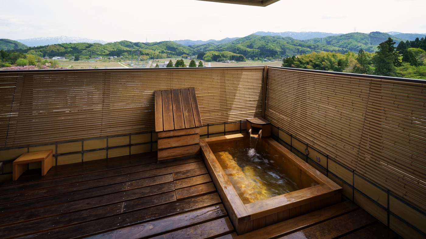 約100㎡のロイヤルスイートは展望露天風呂も広々ゆったり3912380