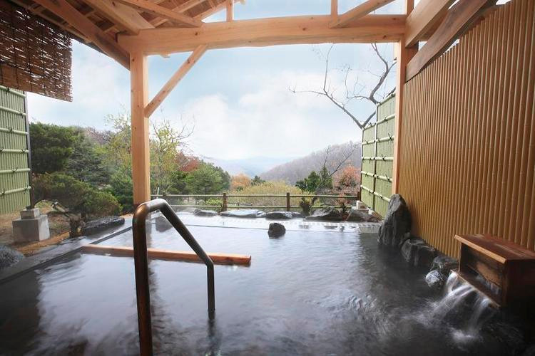 温泉から望む雄大な蔵王連峰に、心癒される3966542