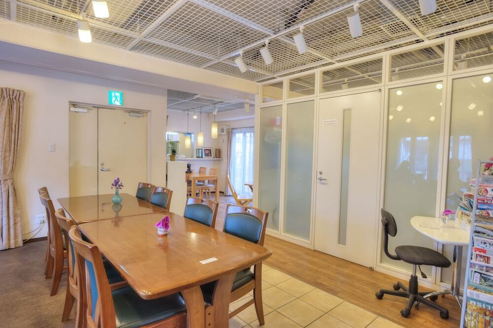 客室内のダイニングエリア