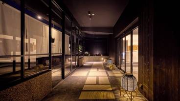 内部エントランス / 2