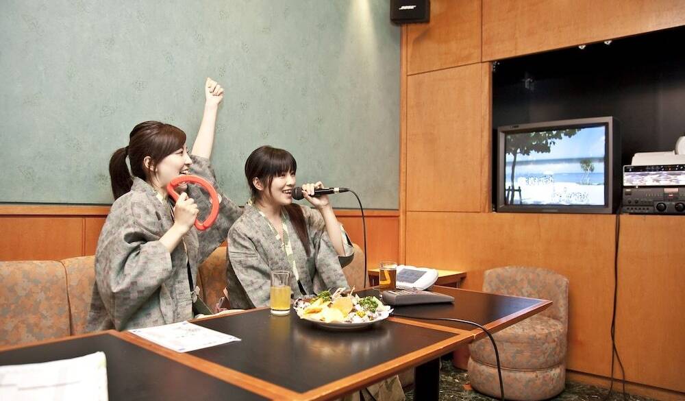 カラオケルーム　22時まで / 5