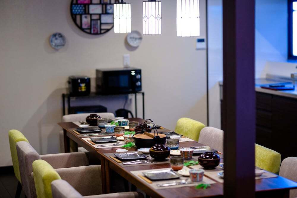 客室内のダイニングエリア