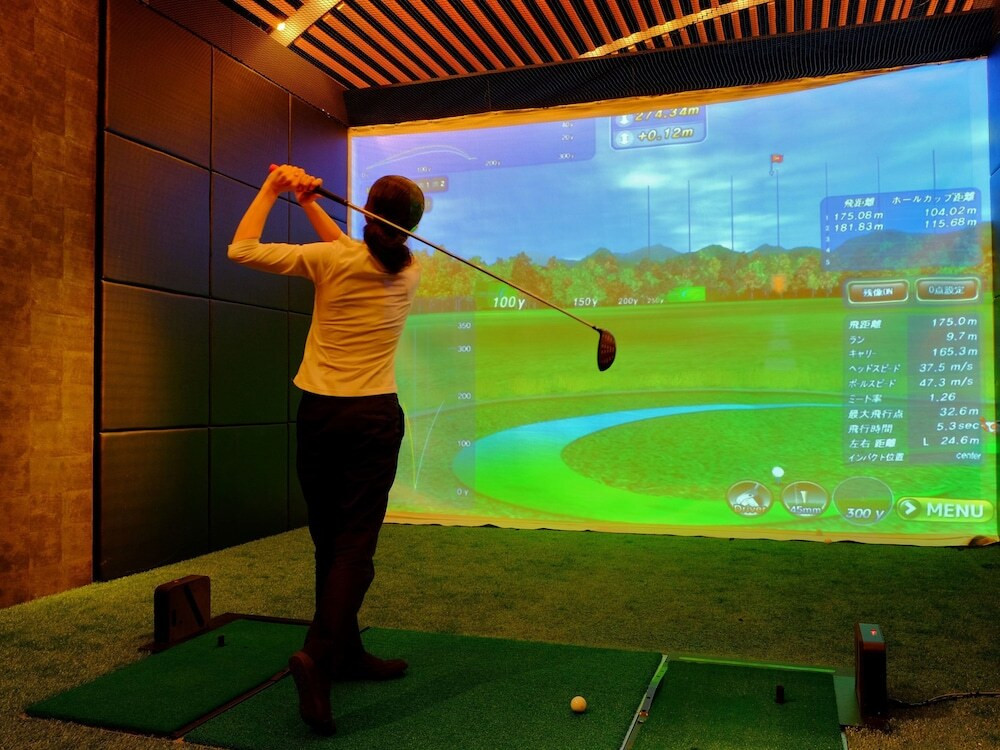 屋内ゴルフ練習場