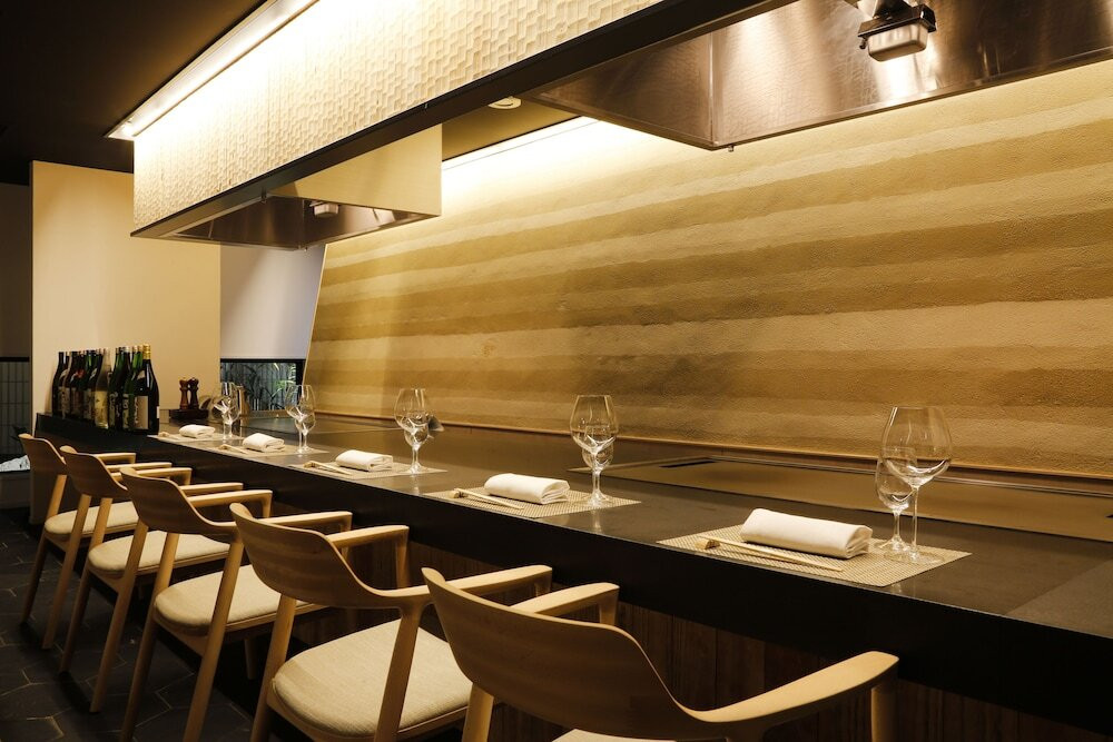 鉄板料理 花六①