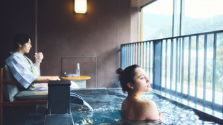 スイート シングルベッド 2 台 リバービュー (Private Hot Spring)