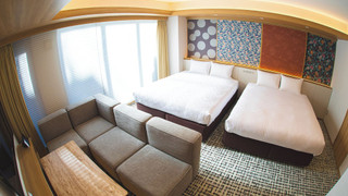 デラックス ダブルルーム クイーンベッド 2 台