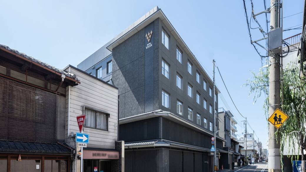 新町通りに面したホテル / 2