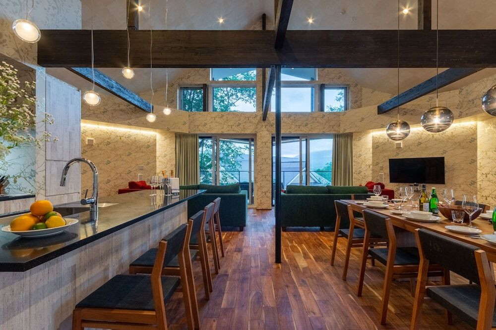 客室内のダイニングエリア