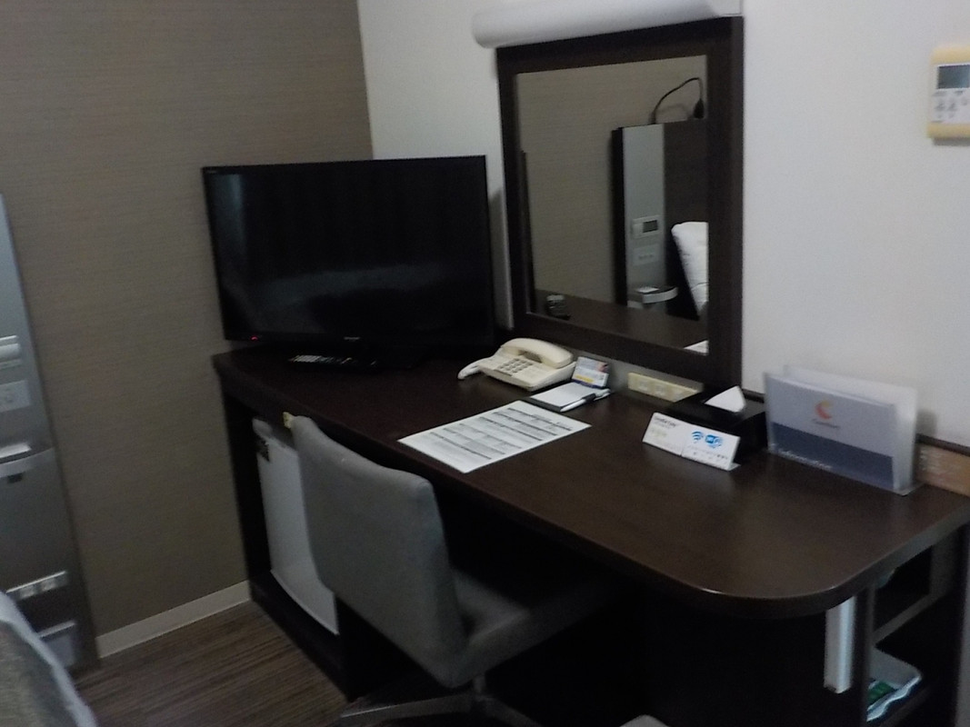 テレビや調度品も他のコンフォートホテルと変わりません。