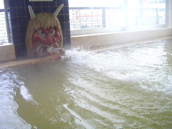 生きている温泉!?湯の色が変わる不思議な温泉3421006