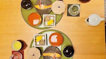 客室内のダイニングエリア / 19