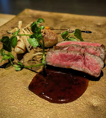 「森羅」 料理 222885900 南総牛のロースト　地元野菜添え。美味しいと思うんですが、脂が苦手でごめんなさい。蓮根餅とお野菜のバルサミコソース美味しかったです。