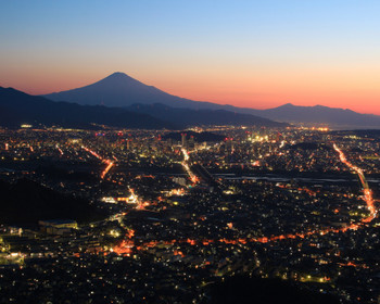静岡市の夜景と富士山