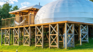 [レインドロップ] 雨粒型が可愛いテント (トイレ, シャワー付) 禁煙