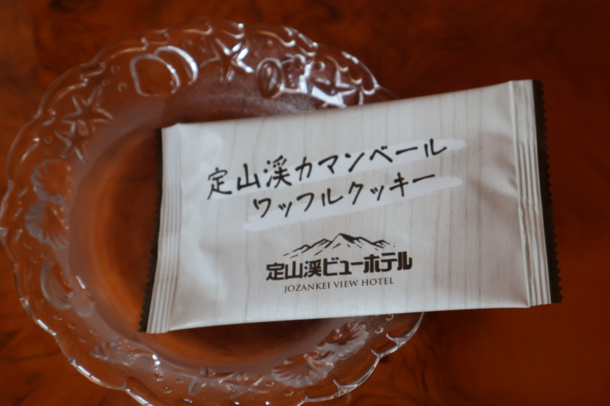 客室内にあったお茶請けのお菓子