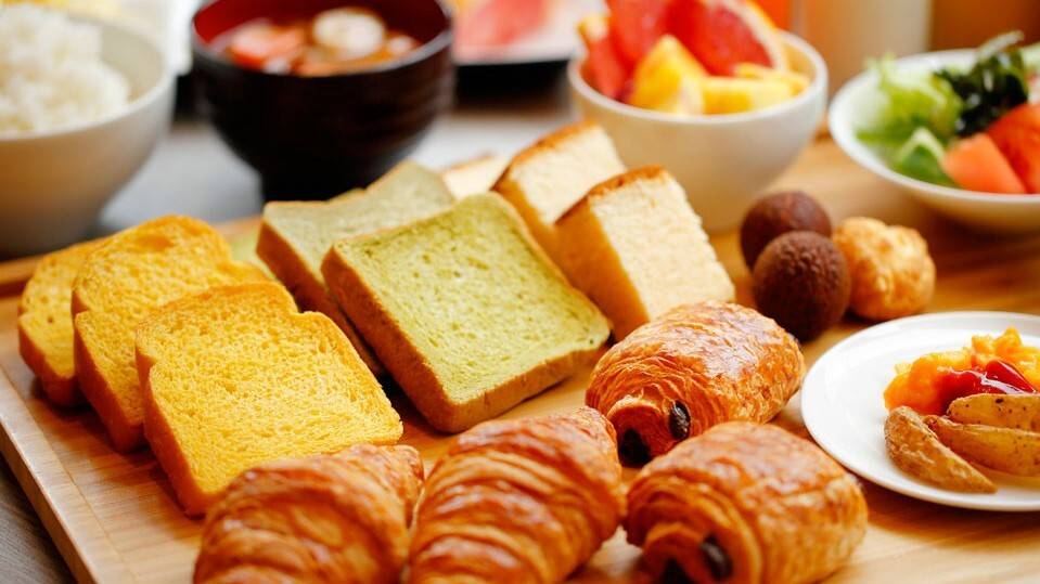 朝食ビュッフェのパン / 2