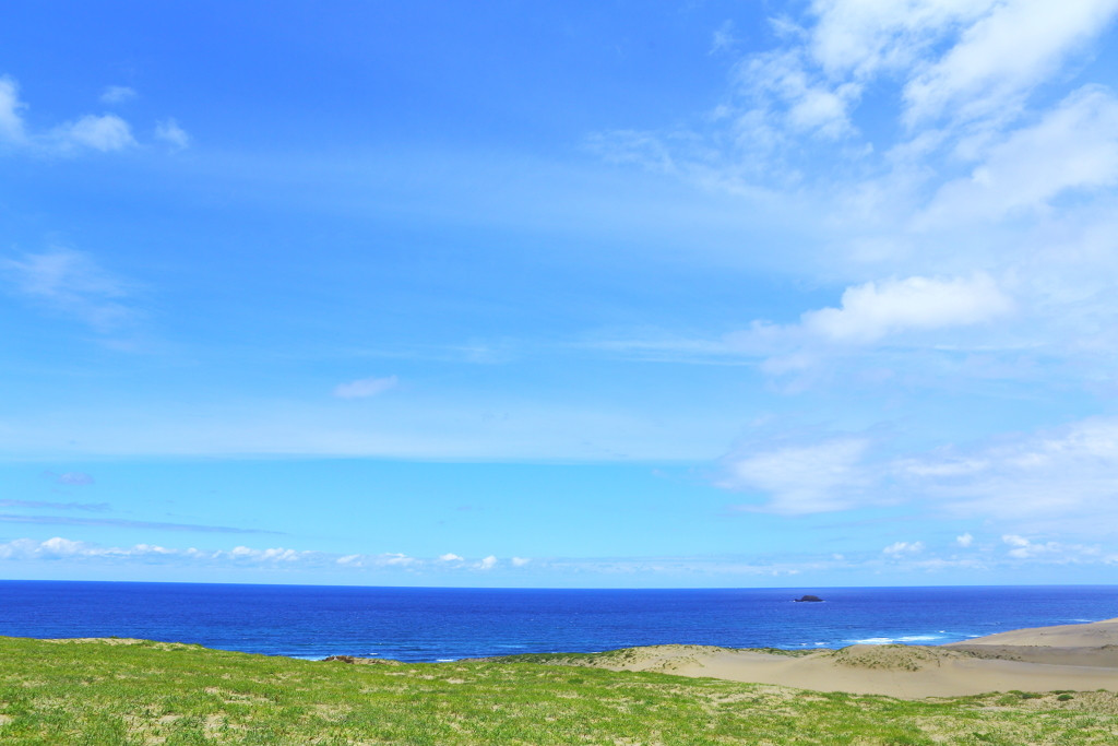 砂丘だけでなく、美しい水辺のスポットも魅力的な鳥取県2399355