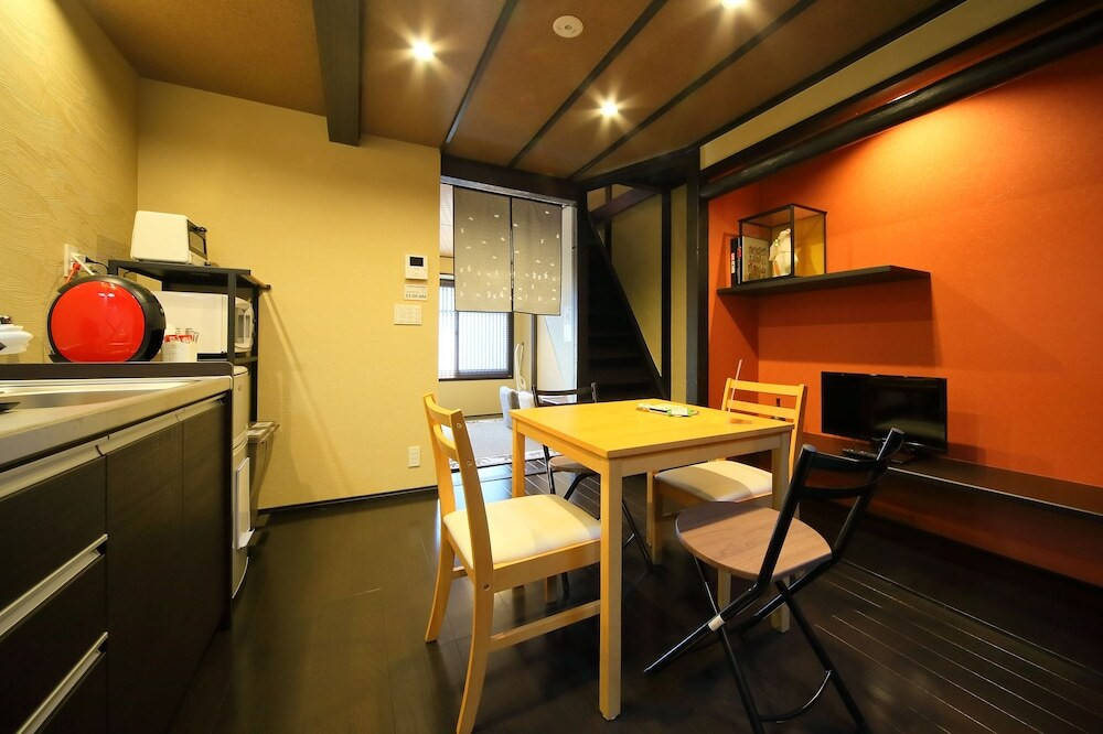 客室内のダイニングエリア