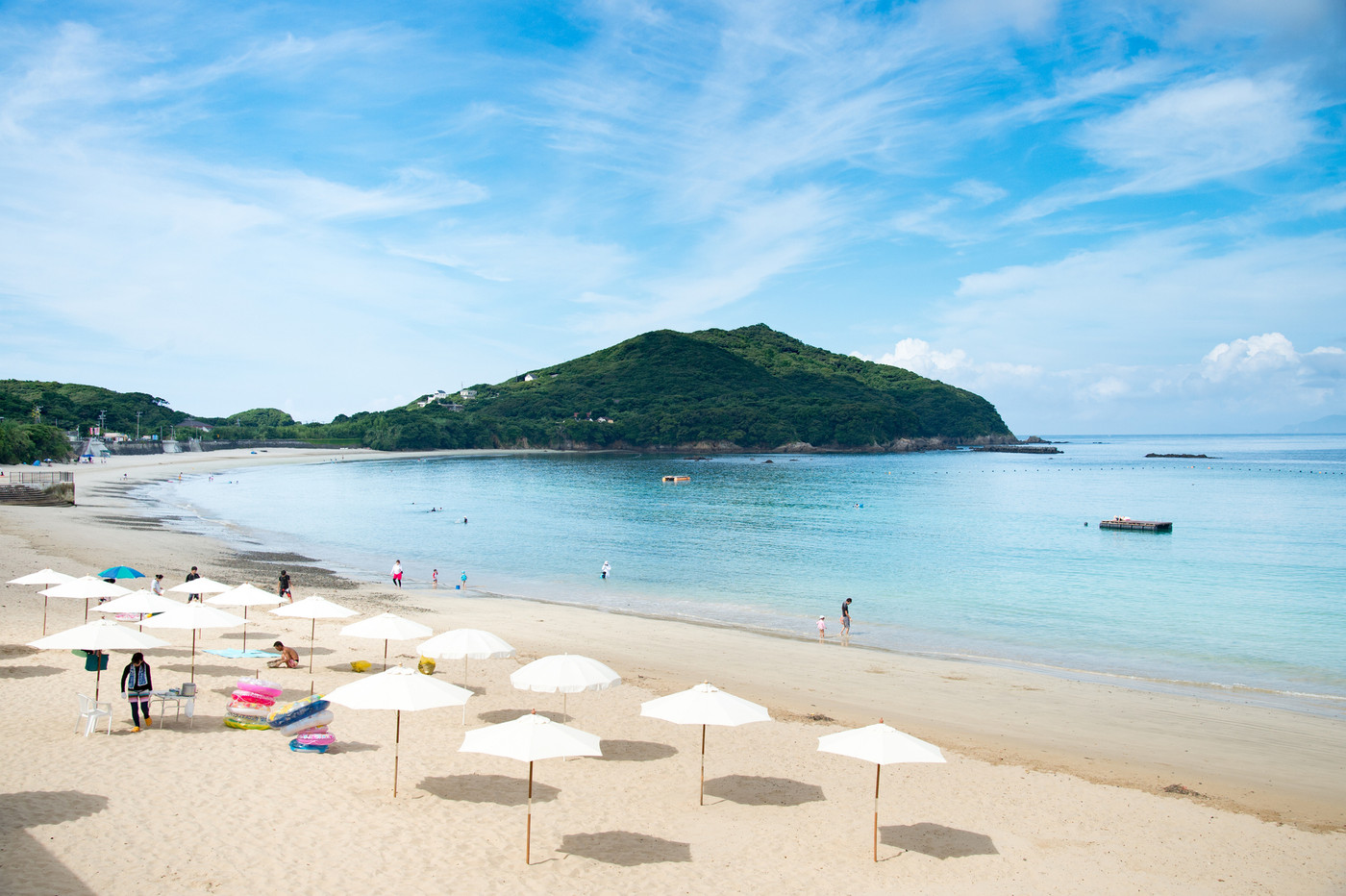 マリンブルーのビーチが美しい「御座⽩浜海⽔浴場」1697613