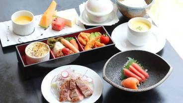 食事・飲み物 / 3