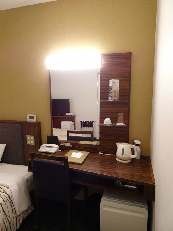 机周りと引き出し式冷蔵庫