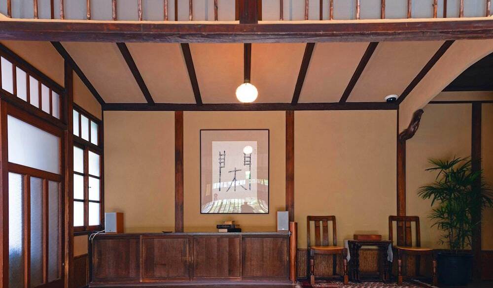 懐かしさに癒される
レトロな宿に到着 / 2