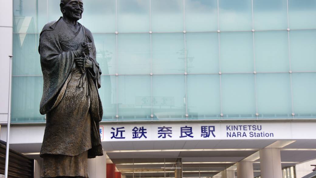 近鉄奈良駅の「行基広場」 / 5