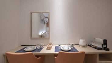 客室内のダイニングエリア / 24