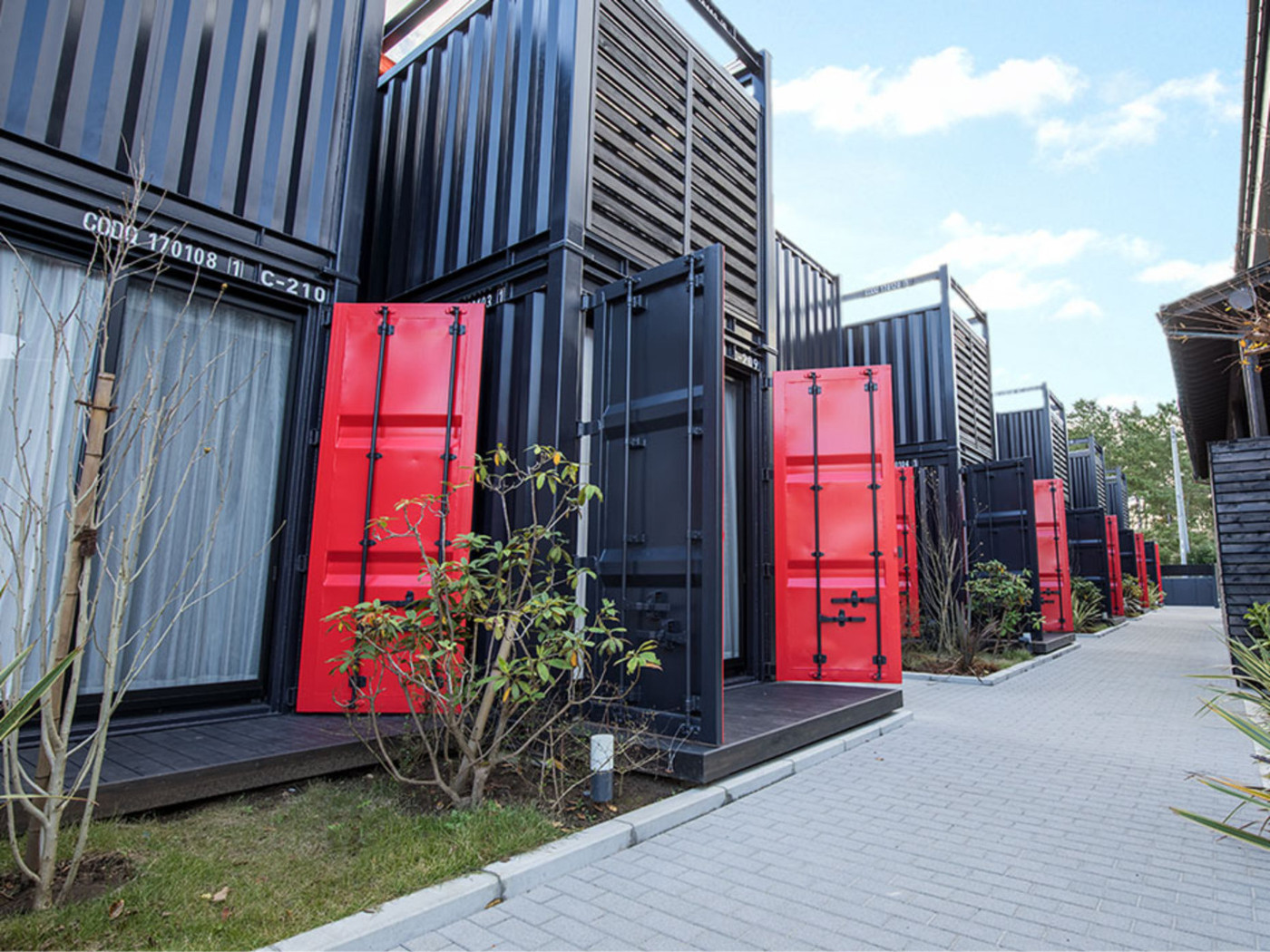 コンテナが宿になっちゃった!?4084316