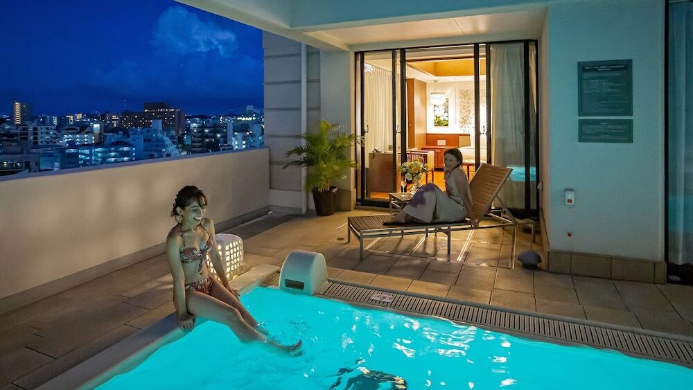 最上階のプール付きスイートルームで、ゆったり優雅な休日を4050996