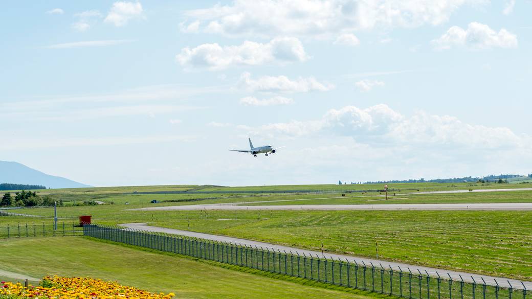 旭川空港　滑走路 / 1