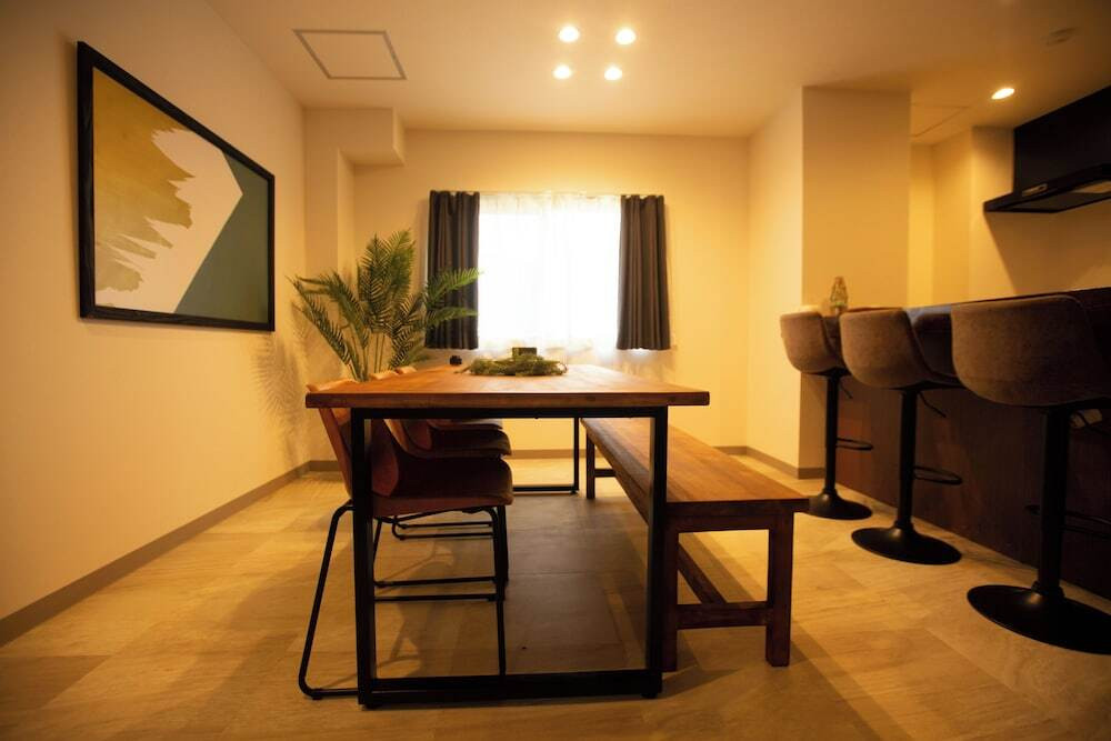 客室内のダイニングエリア