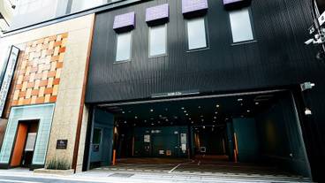 内部エントランス / 2