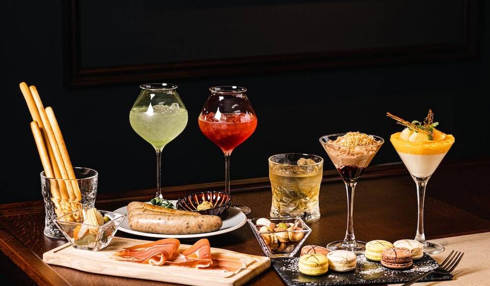 大人が語らうバーで
〆パフェも堪能 / 1