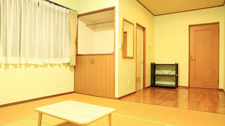 和室 8畳 3～4名ルーム (布団の枚数は予約人数により変動あり)