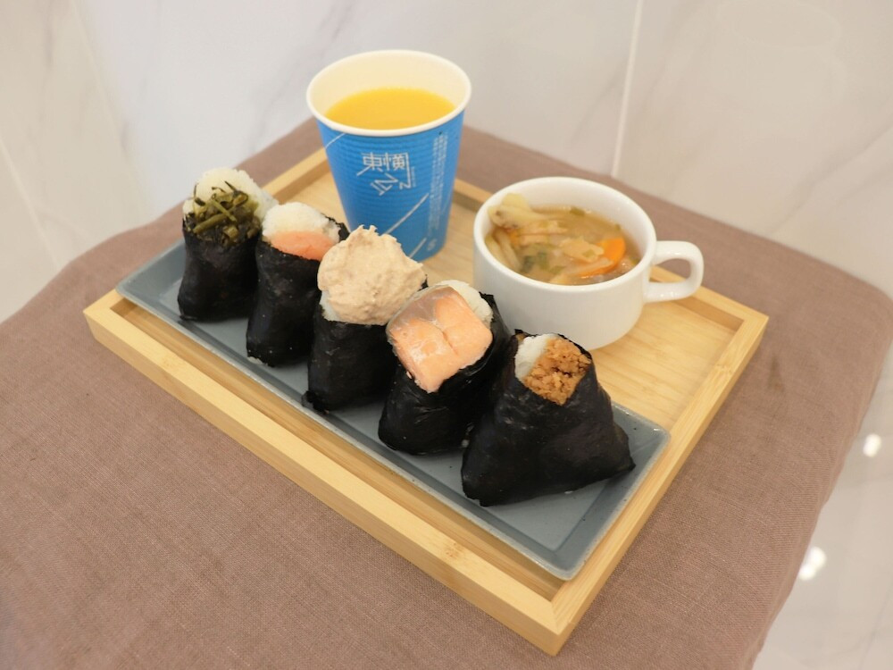 朝食