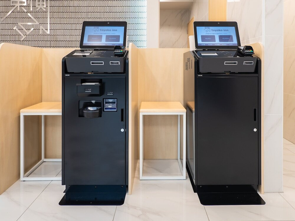 チェックイン / チェックアウト キオスク