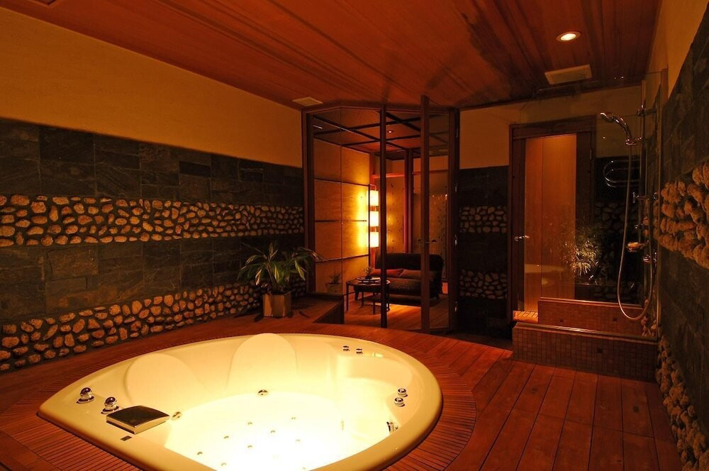 サウナ一人占めのお部屋で贅沢体験♪山下清氏の愛した老舗温泉宿4756324