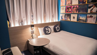 VINYL SUITE ROOM